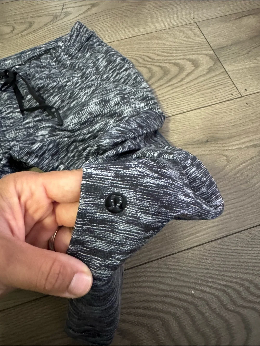 Lululemon Women’s Black & White Heathered Jogger Pants Size 4 Inseam 27”